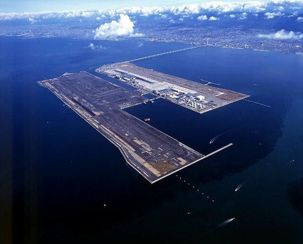 日本·关西国际机场鸟瞰图,图片来源:推特